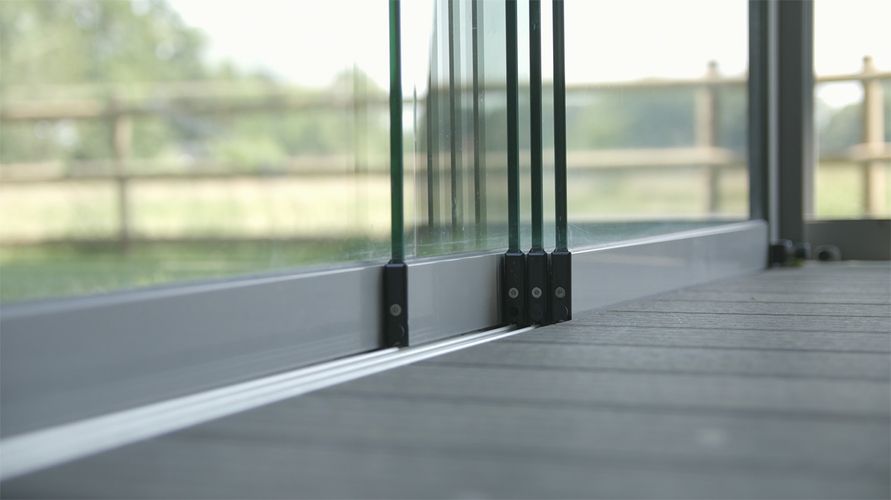 Bodenschiene des Glasschiebesystems